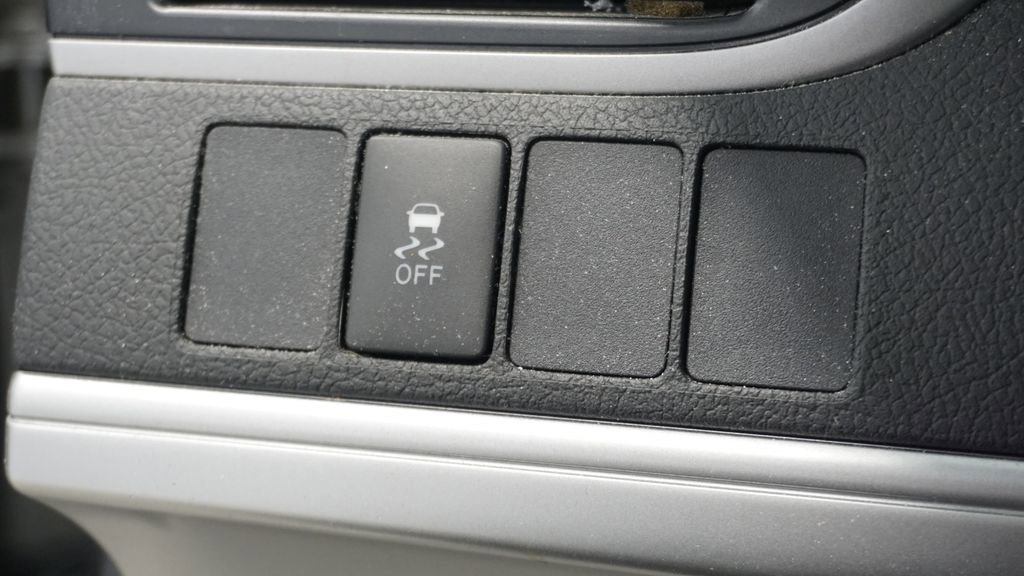 Used 2013 Toyota Camry LE image 30