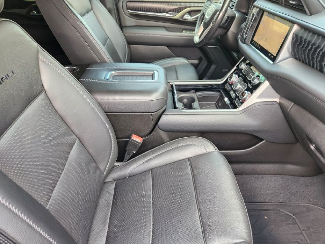 Used 2021 GMC Yukon Denali w/ Denali Ultimate Package AWD/4WD image 14