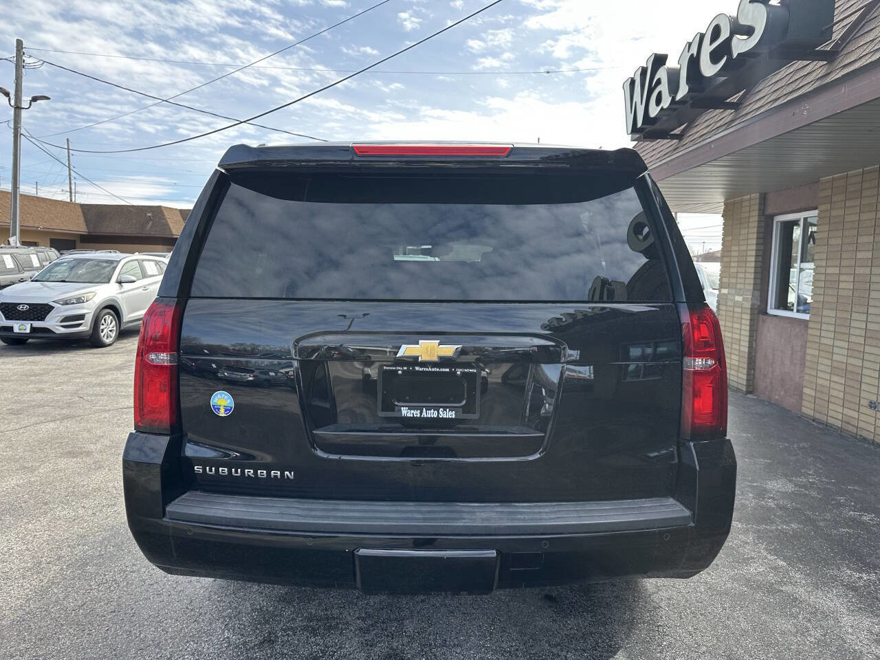 Used 2018 Chevrolet Suburban LT AWD/4WD image 16