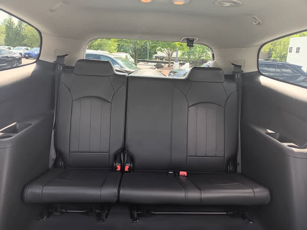 Used 2017 Buick Enclave Leather FWD image 18