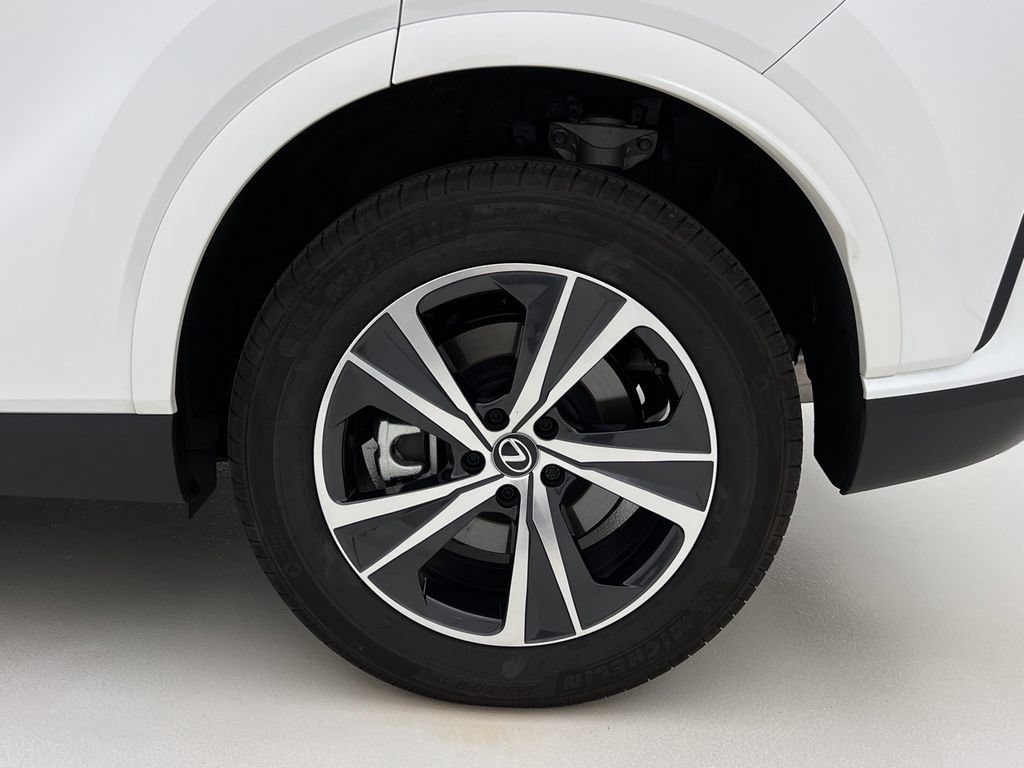 Used 2024 Lexus RX 350 Premium w/ Kick Sensor & Tow Package AWD/4WD image 28