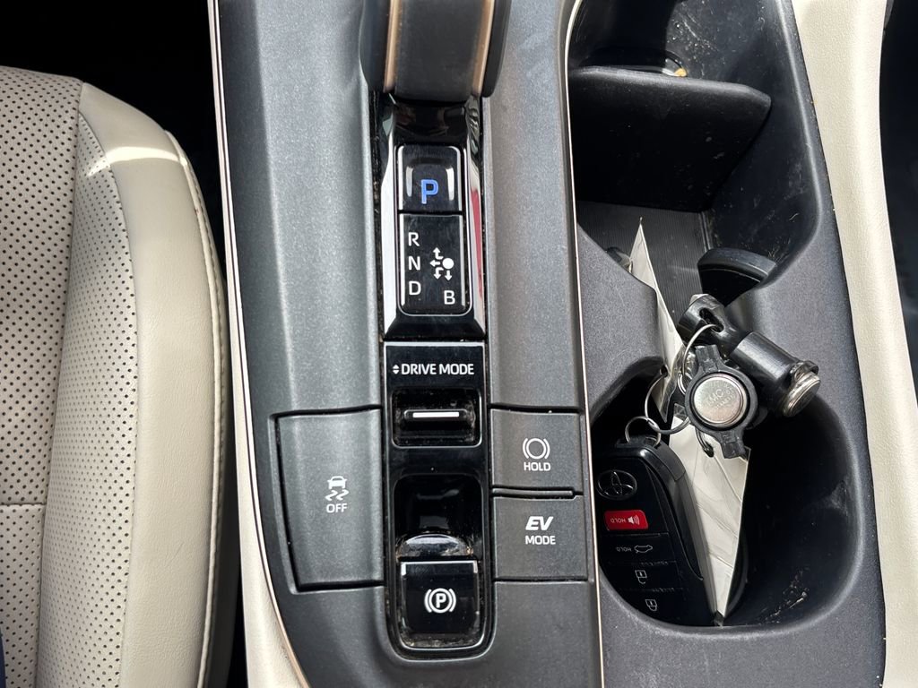 Used 2023 Toyota Crown Limited image 25
