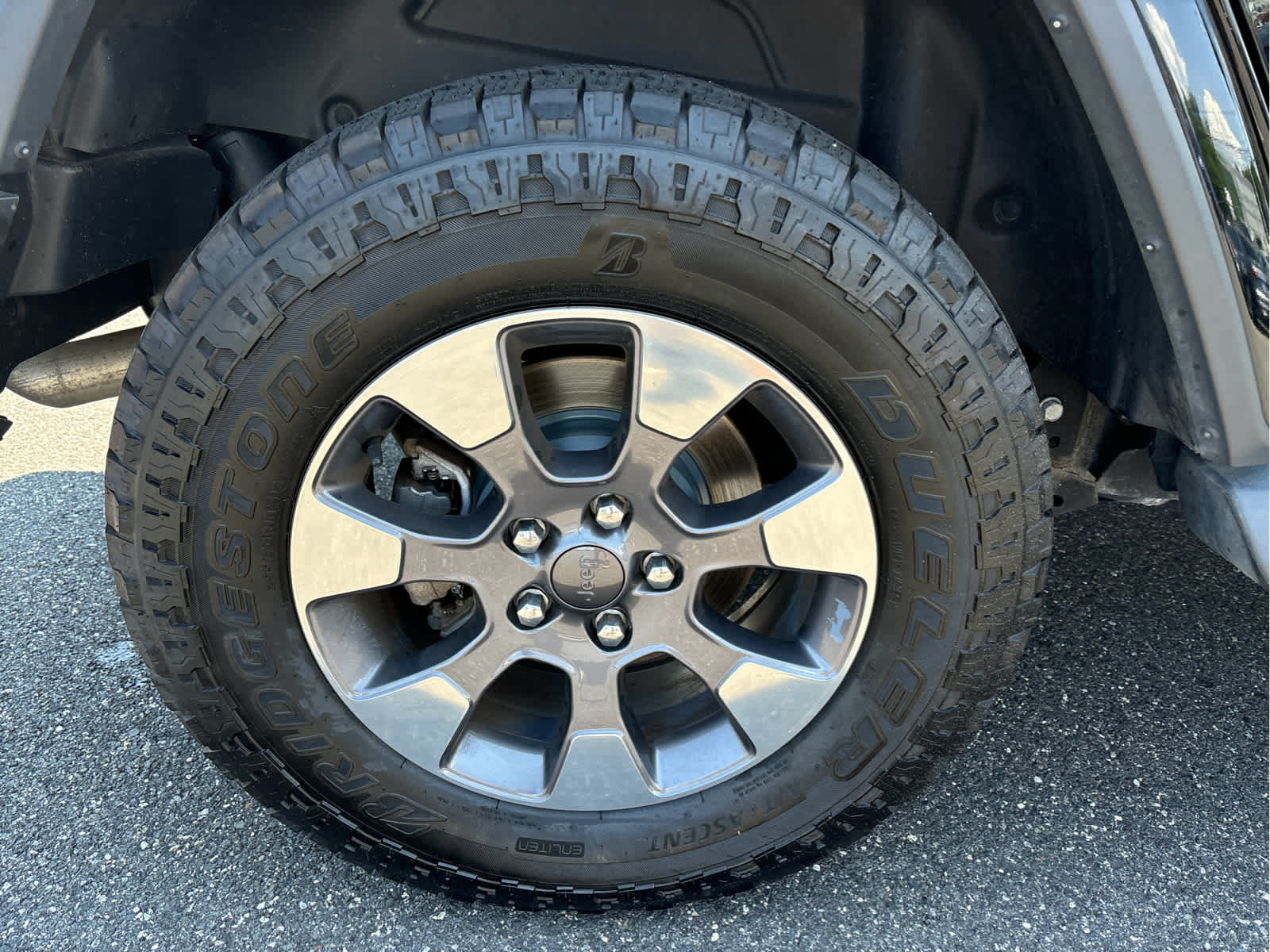 Used 2018 Jeep Wrangler Unlimited Sahara AWD/4WD image 31
