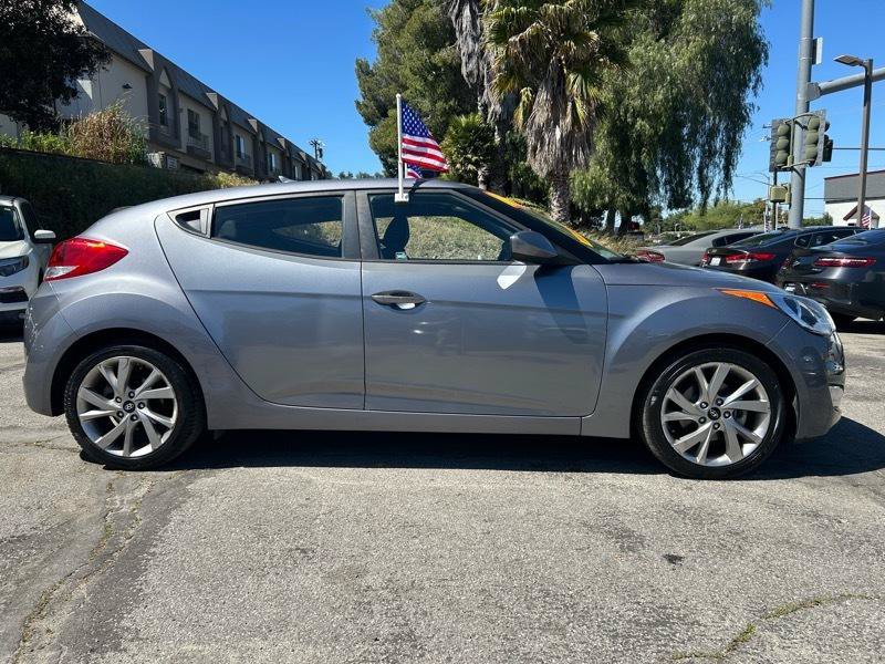 Used 2017 Hyundai Veloster 3dr Cpe Auto image 3