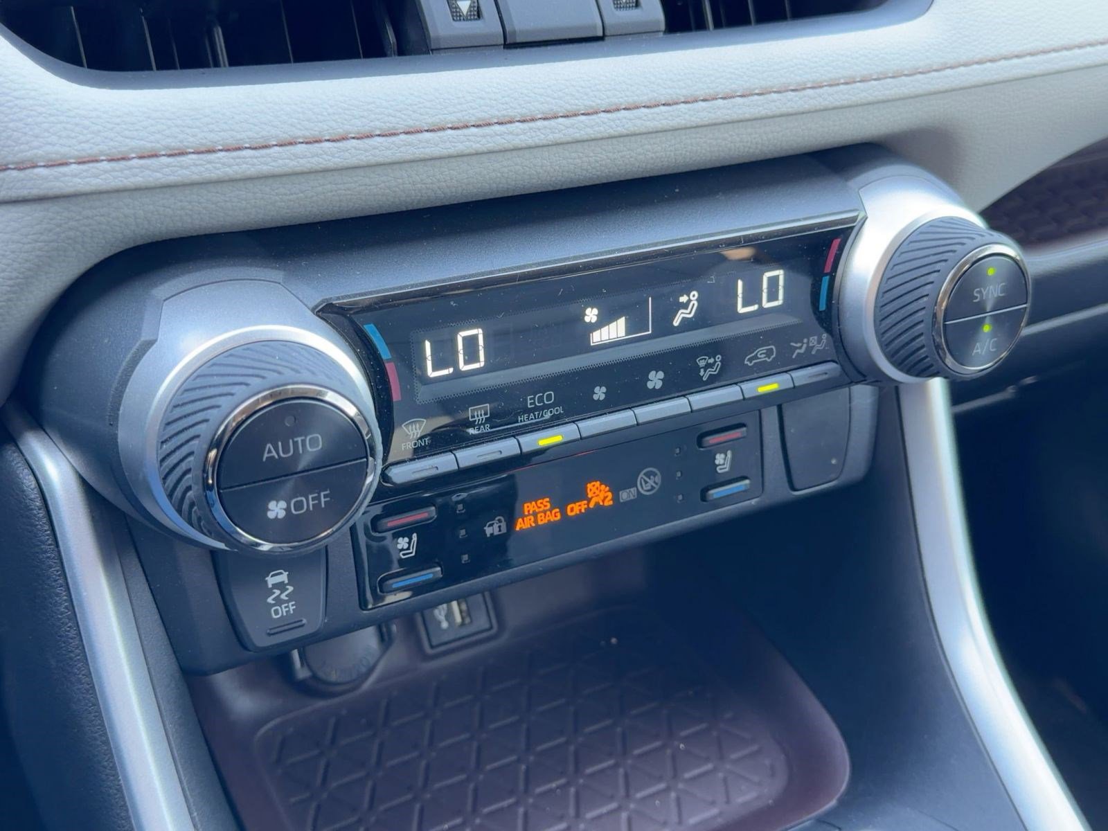 Used 2023 Toyota RAV4 Limited image 24