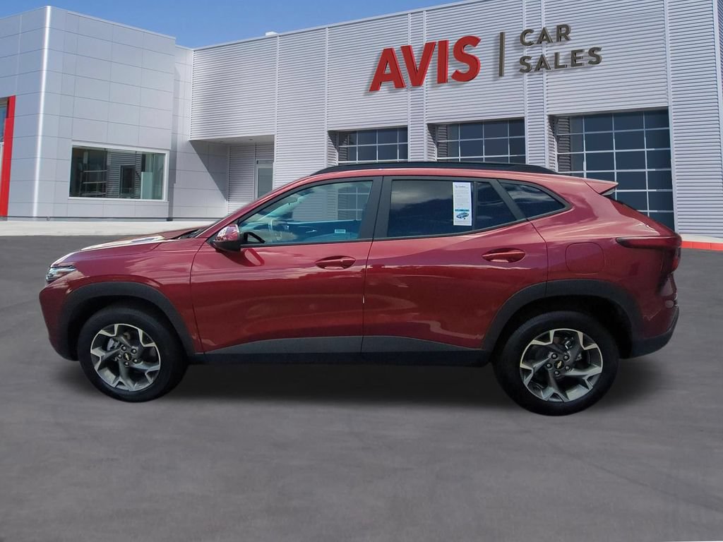 Used 2025 Chevrolet Trax LT w/ LT Convenience Package FWD image 10