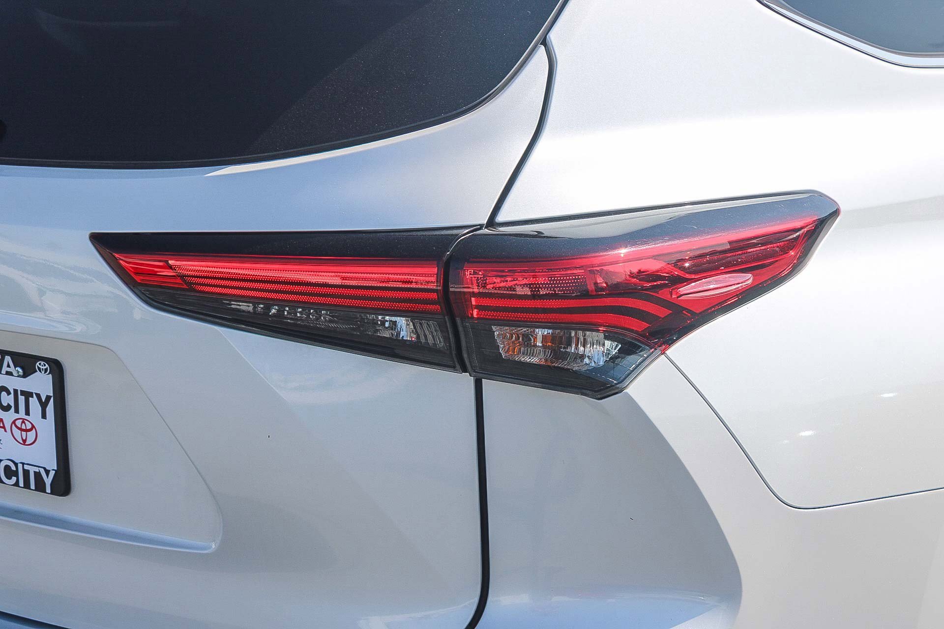 Used 2022 Toyota Highlander XLE FWD image 11