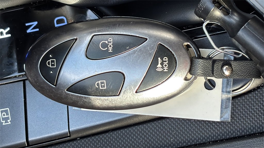 Certified 2025 Hyundai Elantra Sport image 15