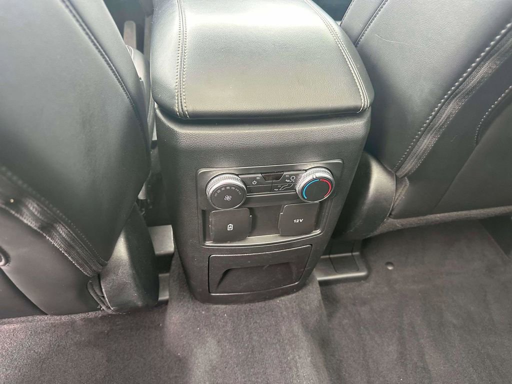 Used 2022 Ford Explorer XLT w/ Equipment Group 202A image 12