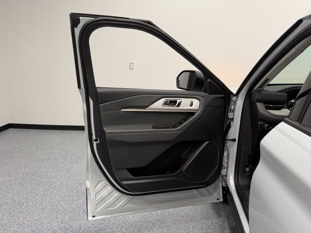 New 2026 Ford Explorer Active RWD image 9