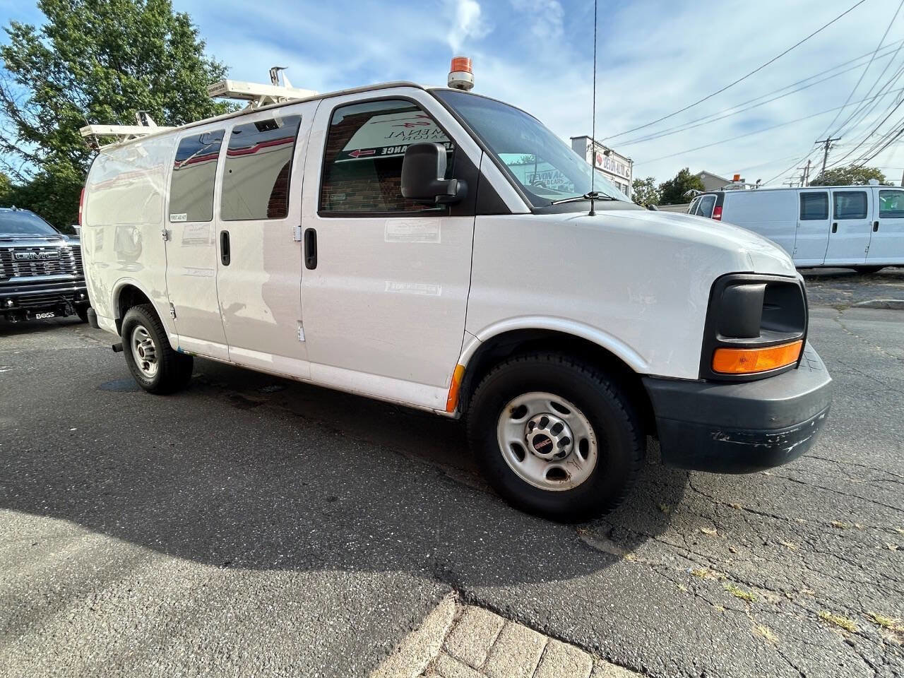 Used 2014 GMC Savana 2500 w/ Cold Climate Package image 8