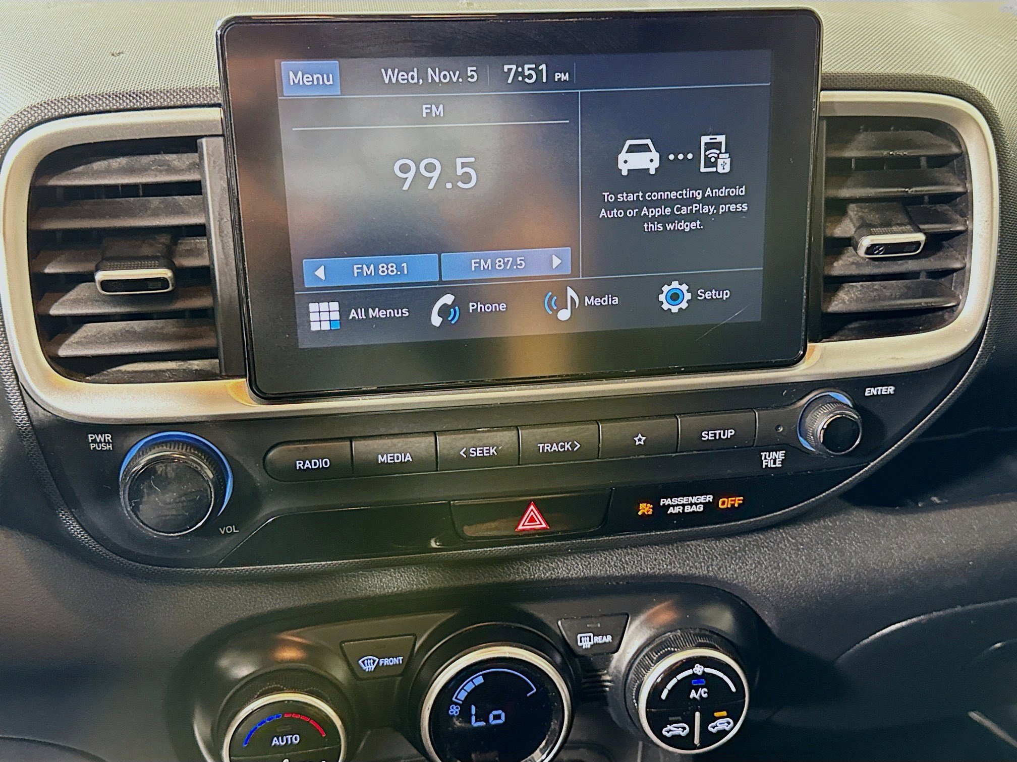 Used 2023 Hyundai Venue SEL w/ Cargo Package image 18