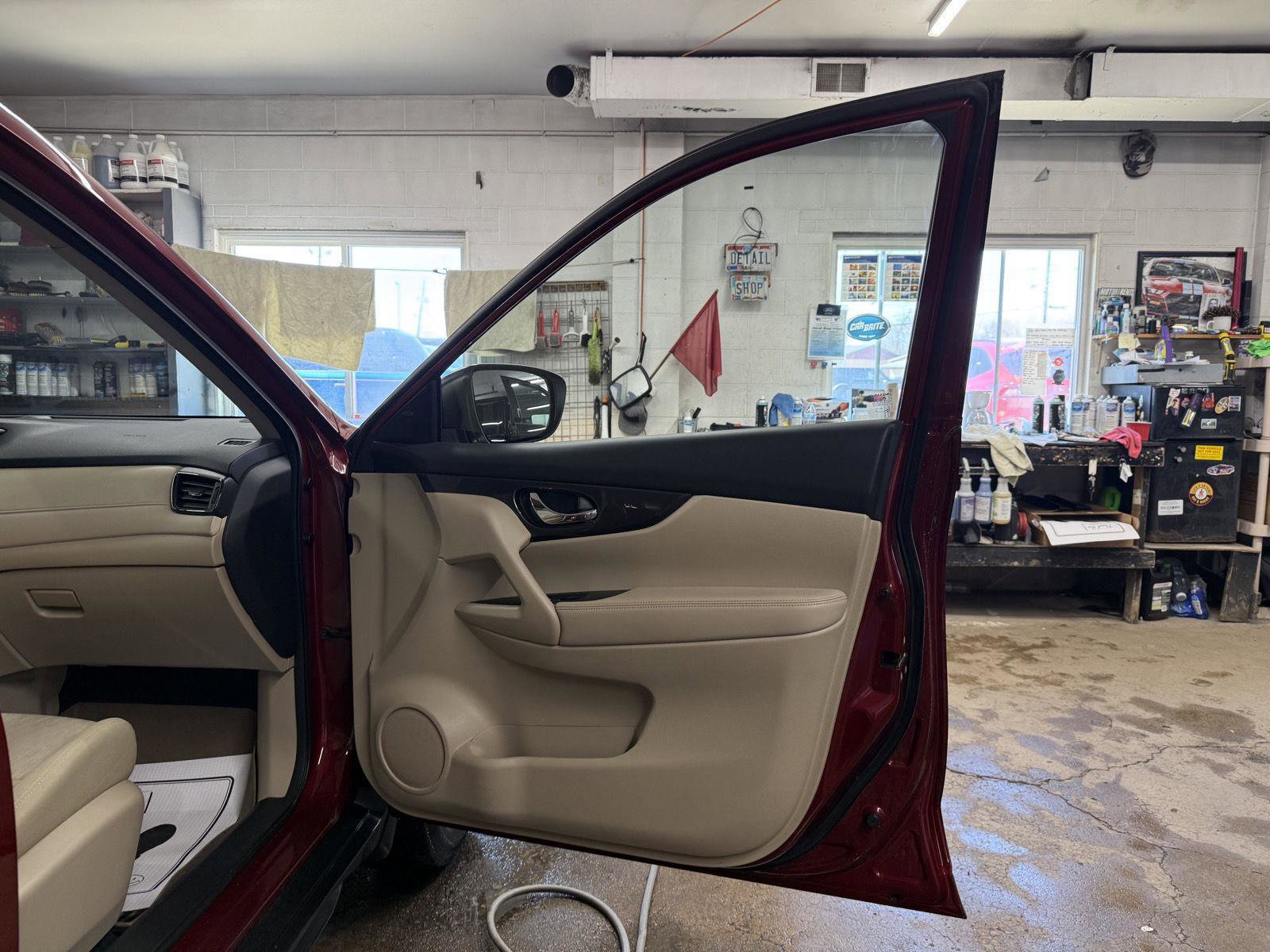 Used 2019 Nissan Rogue SV image 29