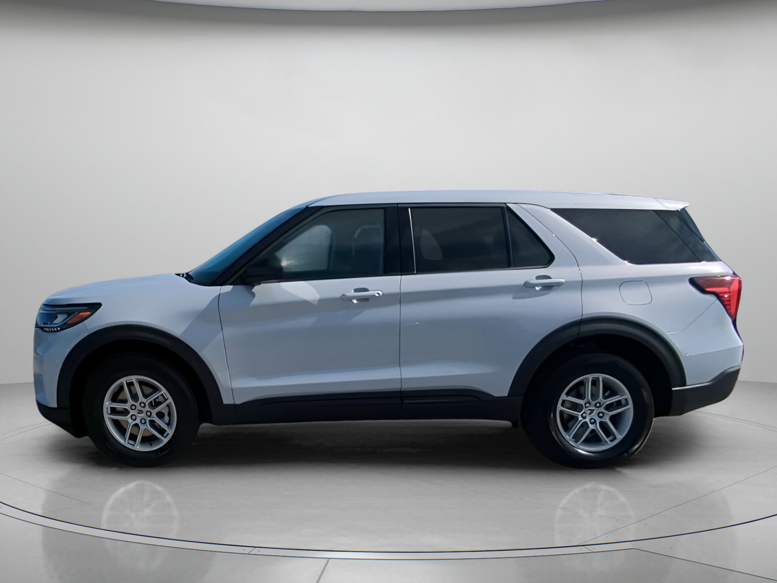 New 2026 Ford Explorer Active RWD image 16