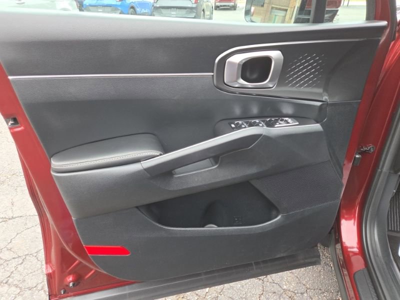 Used 2025 Kia Sorento S image 26