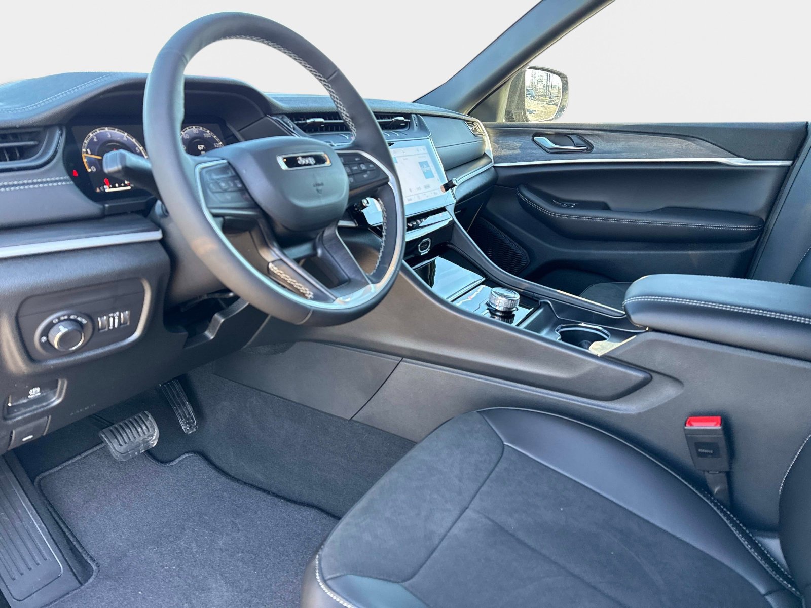 New 2026 Jeep Grand Cherokee Altitude AWD/4WD image 33