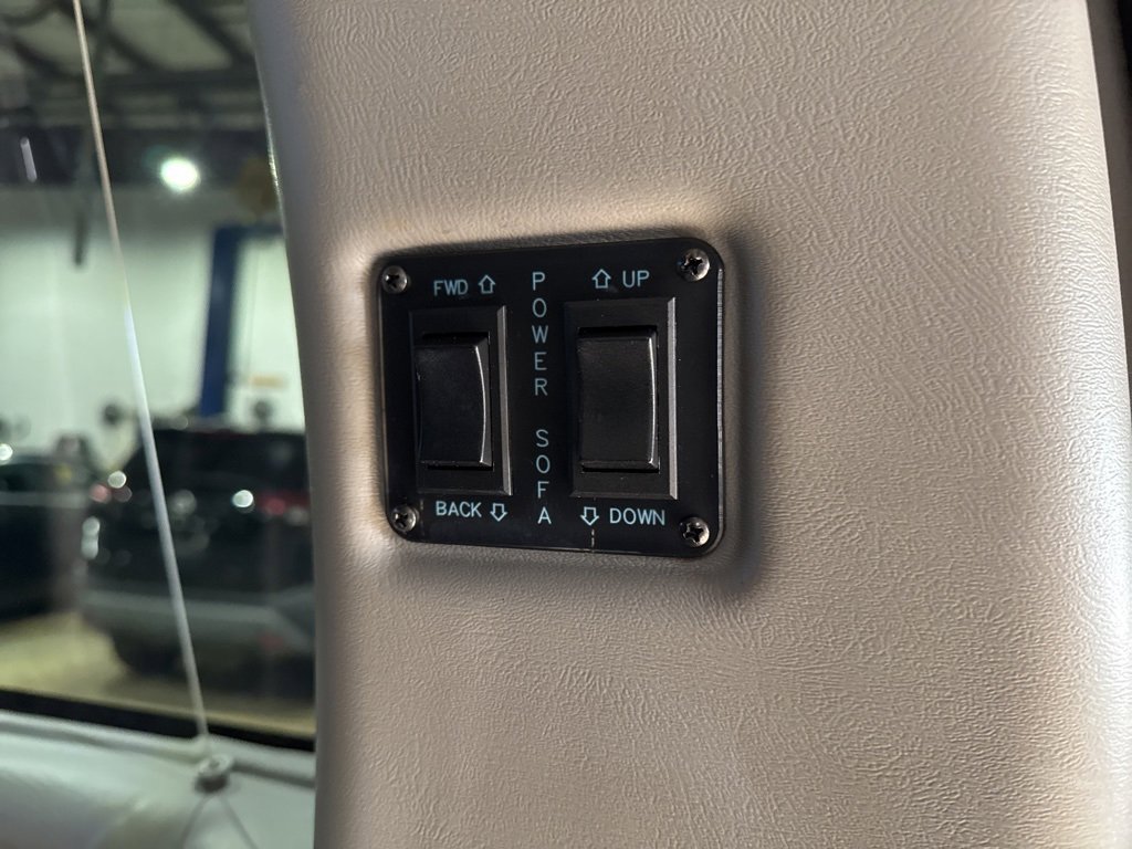 Used 2020 GMC Savana 2500 Extended w/ Enhanced Convenience Package image 10