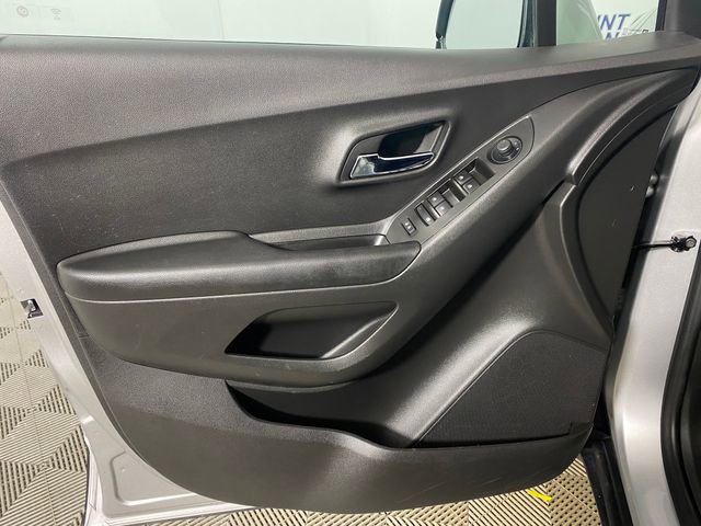 Certified 2022 Chevrolet Trax LS w/ Tint and Cruise Package image 13