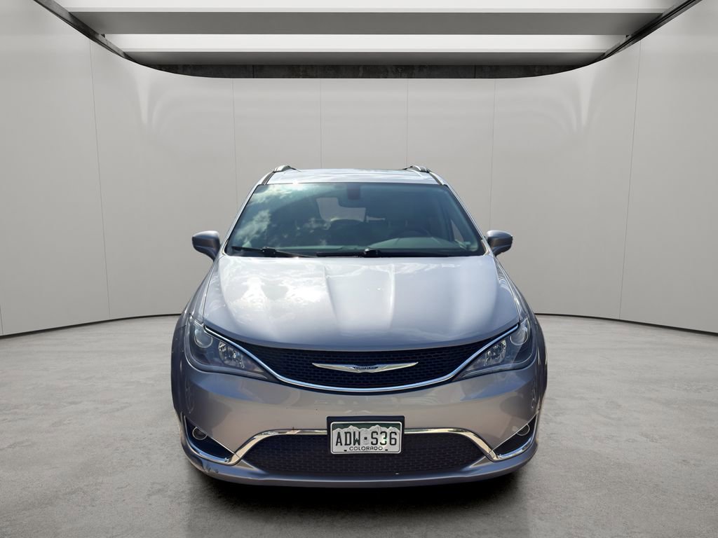 Used 2017 Chrysler Pacifica Touring-L w/ Tire & Wheel Group FWD image 6