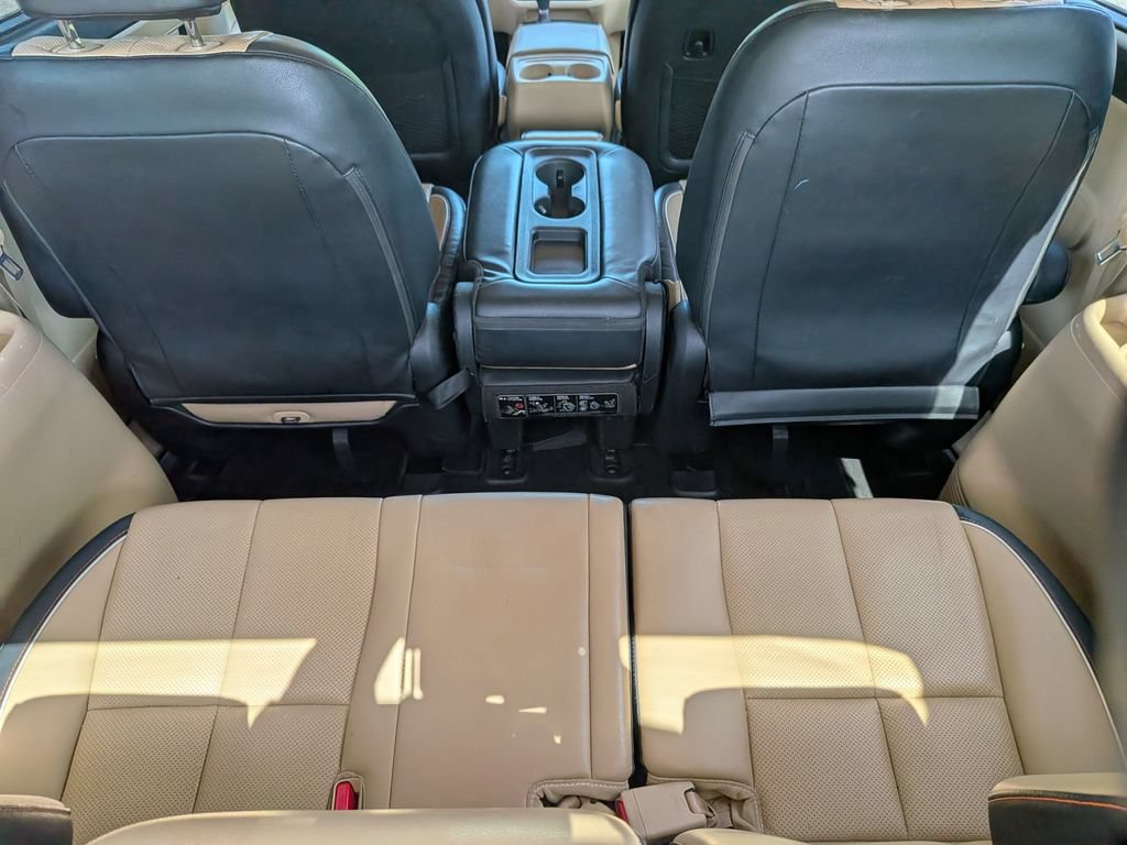 Used 2017 Kia Sedona LX w/ LX Essentials Premium Package FWD image 38