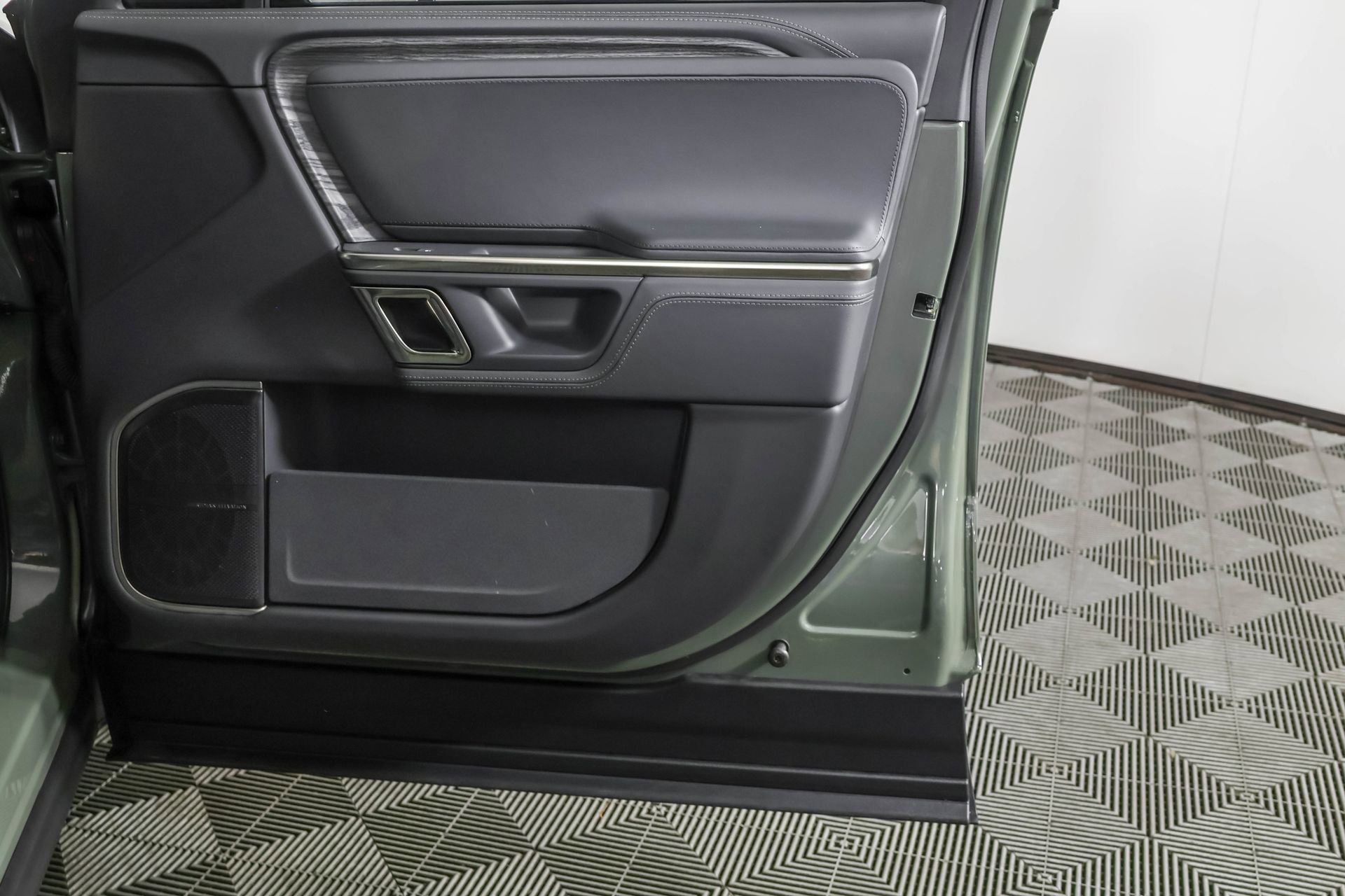 Used 2022 Rivian R1S Launch Edition image 49