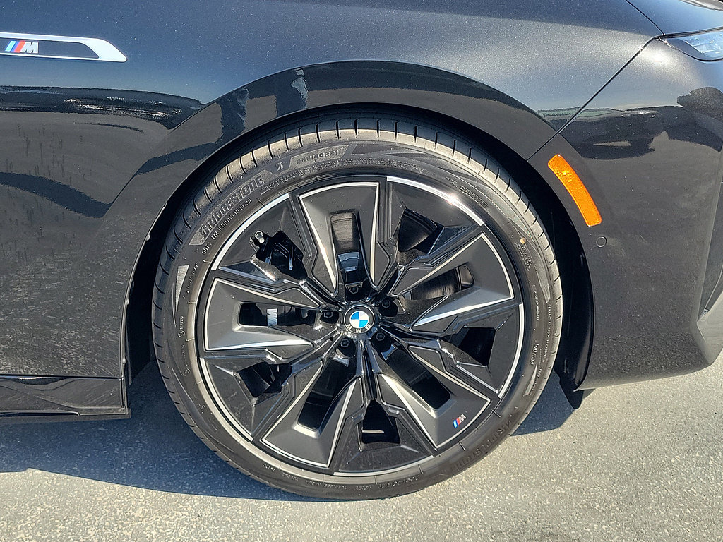 New 2026 BMW i7 M70 w/ Executive Package AWD/4WD image 5
