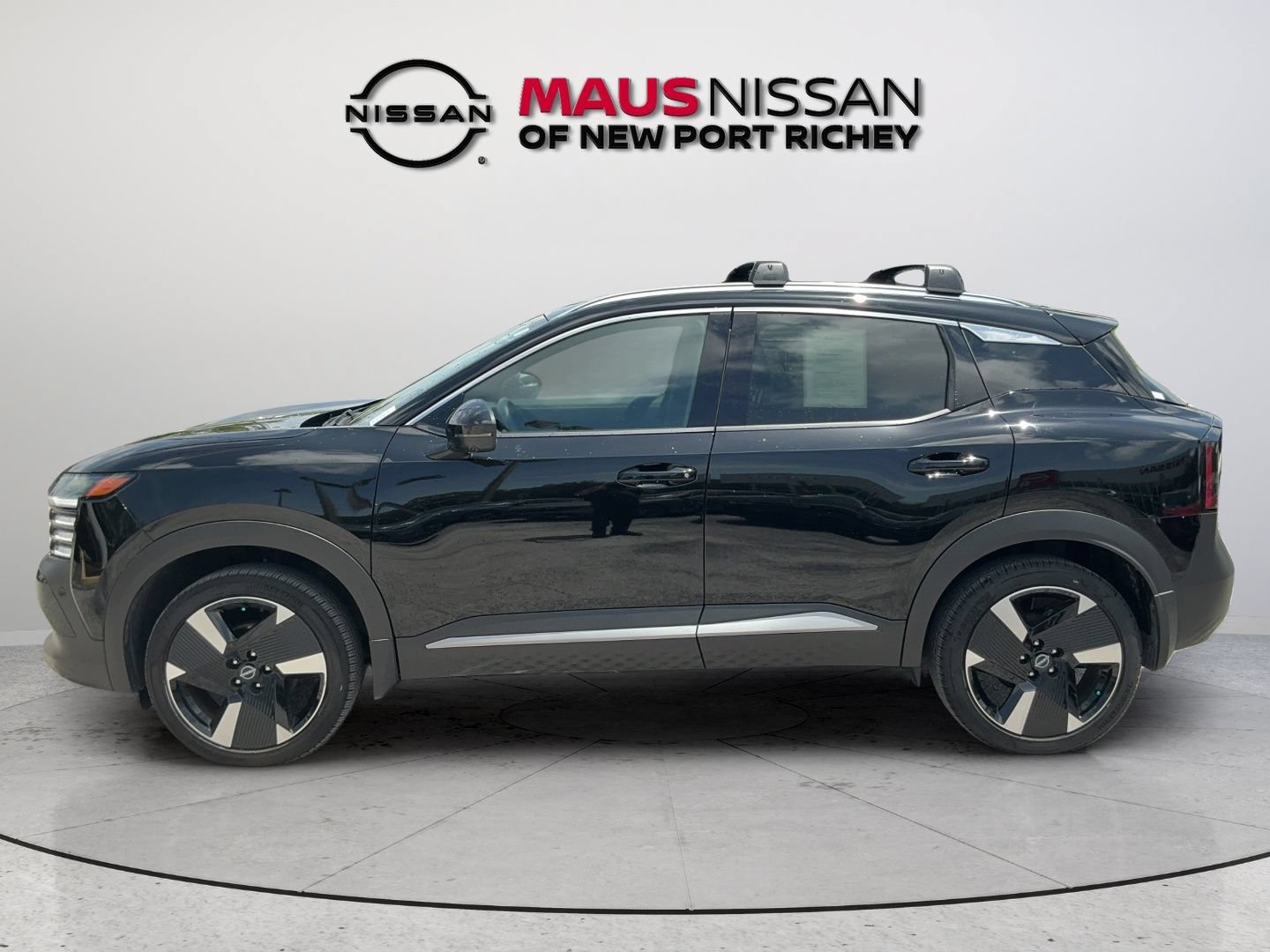 Certified 2025 Nissan Kicks SR FWD image 5