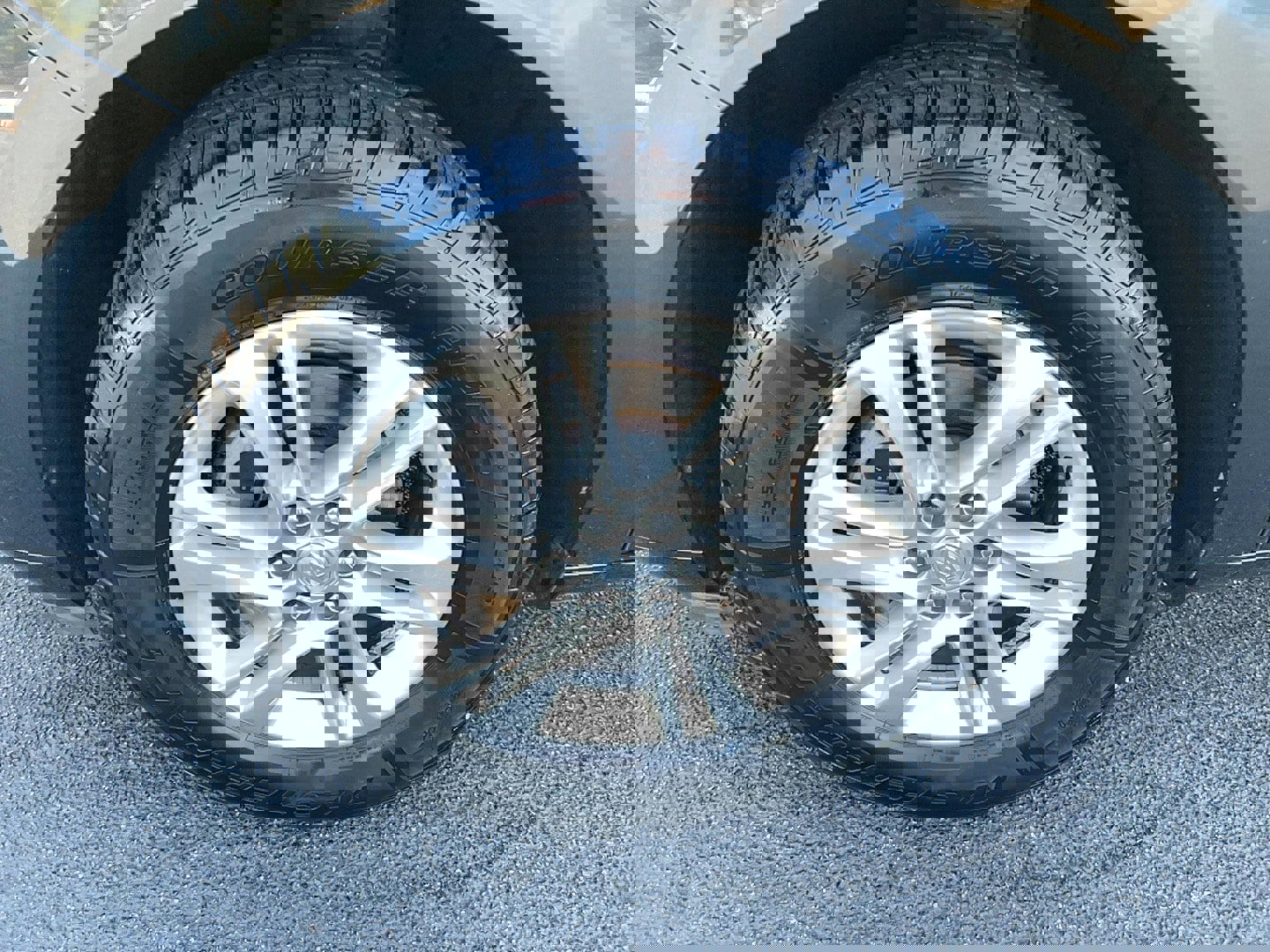 Used 2020 Buick Enclave Essence image 9