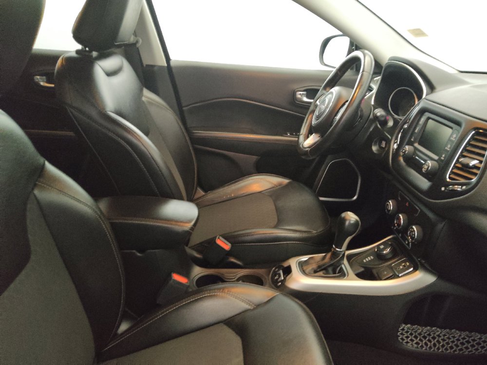 Used 2018 Jeep Compass Latitude w/ Cold Weather Group AWD/4WD image 21