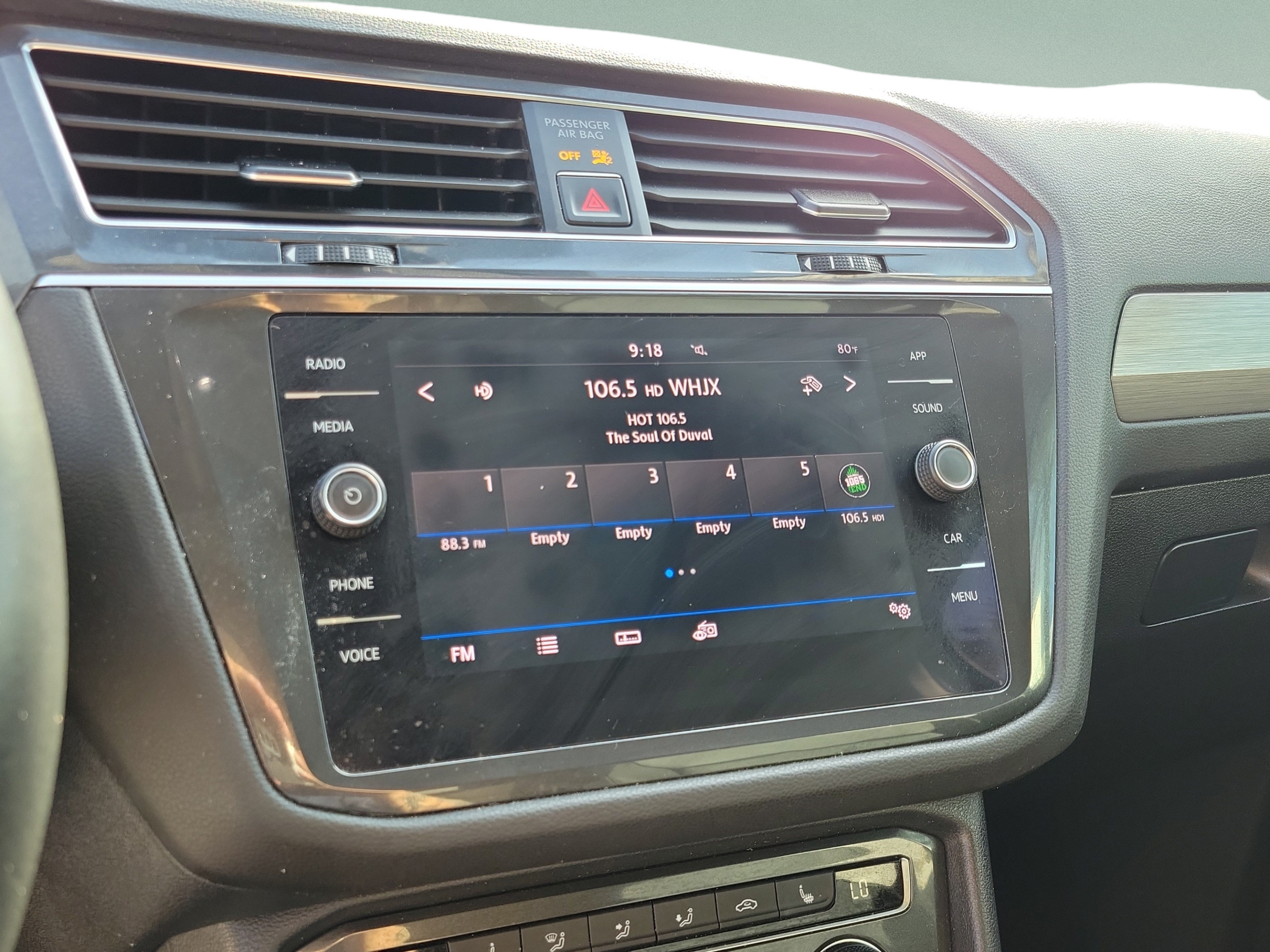 Used 2018 Volkswagen Tiguan SE w/ Panoramic Sunroof Package FWD image 18