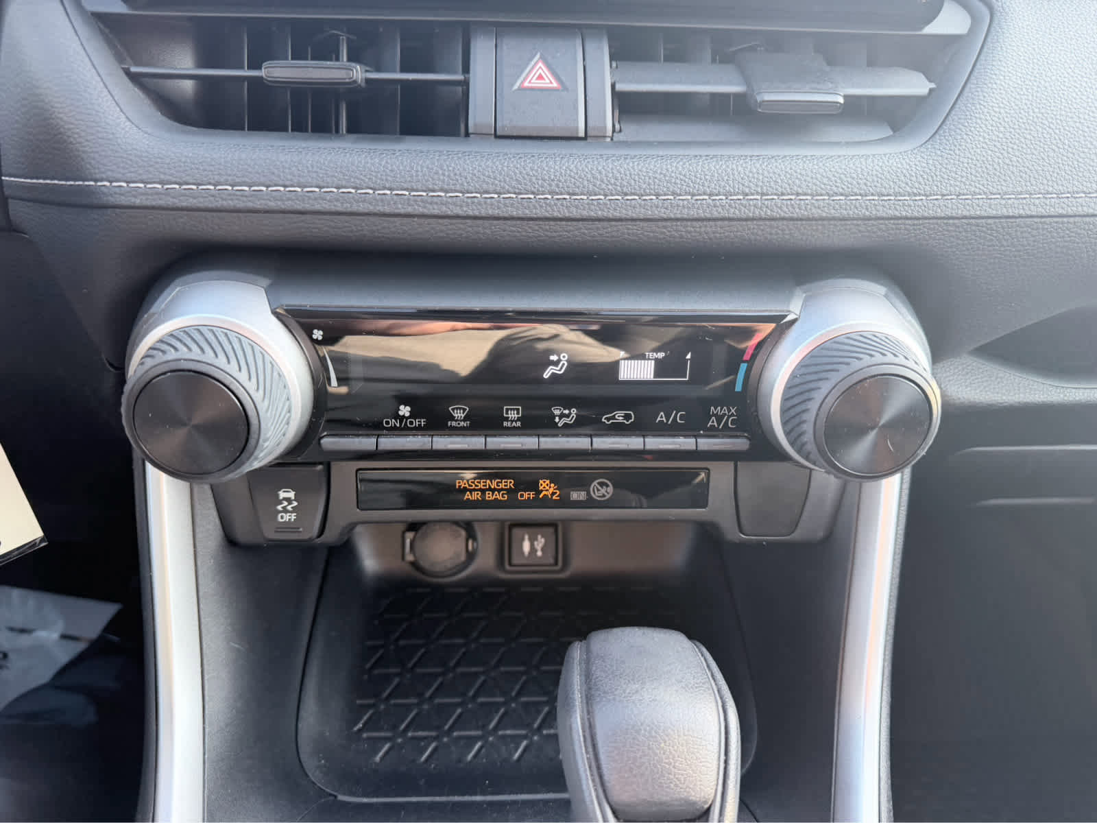 Used 2019 Toyota RAV4 LE image 26