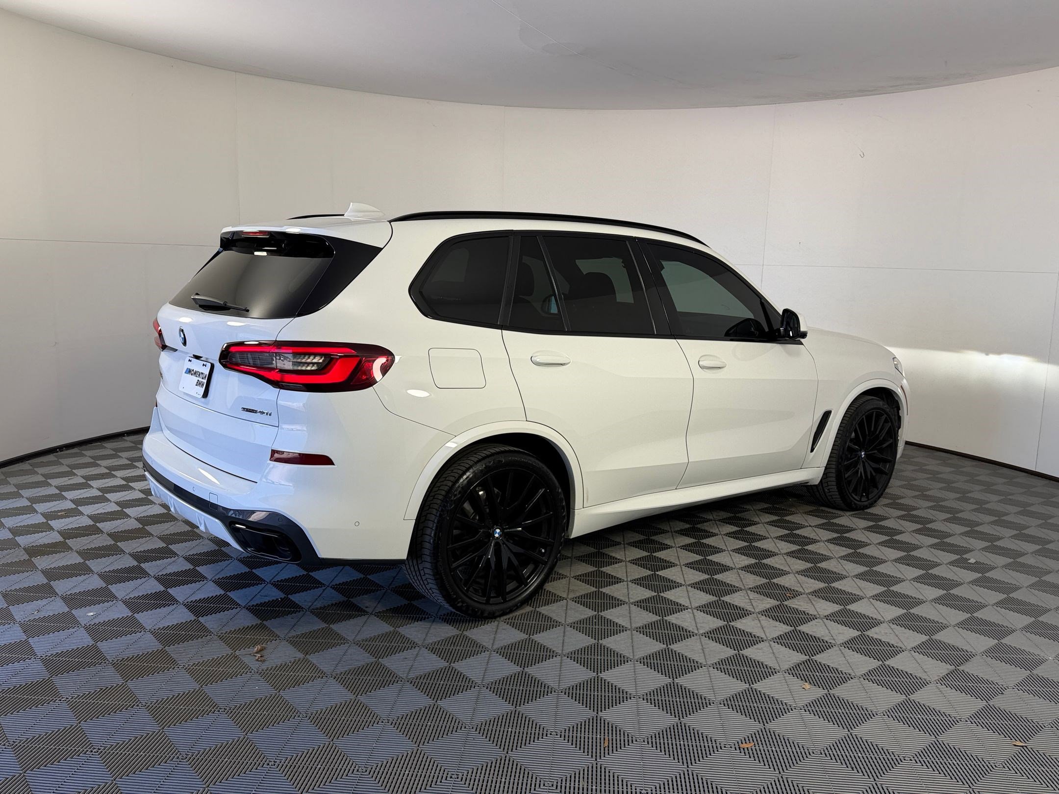 Used 2022 BMW X5 sDrive40i w/ M Sport Package RWD image 9