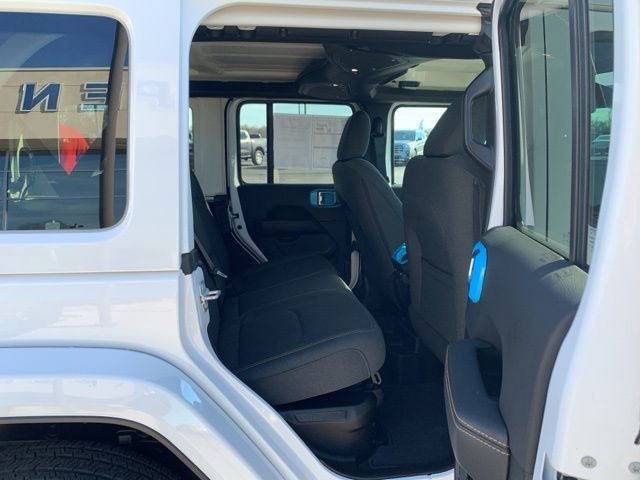 Used 2024 Jeep Wrangler Unlimited Sahara w/ Technology Group image 17