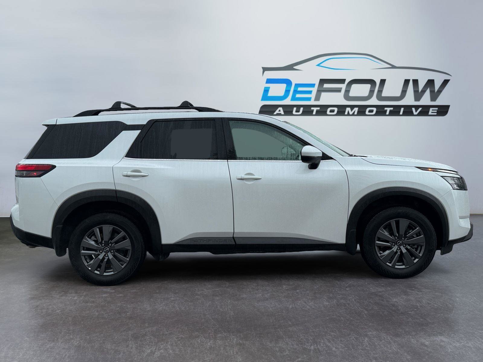 Used 2025 Nissan Pathfinder SV w/ Cargo Package image 2