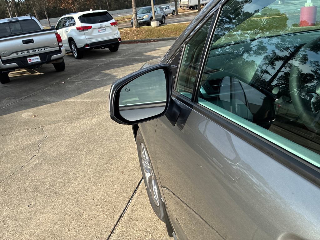 New 2026 Toyota Sienna XLE image 14