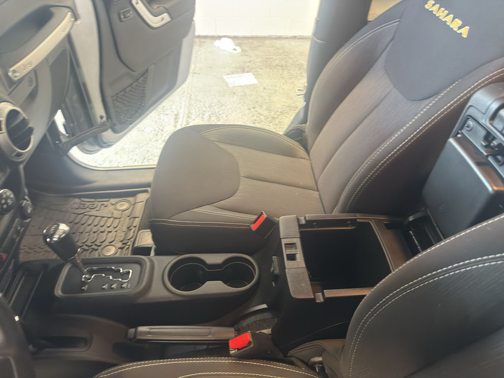 Used 2015 Jeep Wrangler Sahara w/ Connectivity Group AWD/4WD image 20