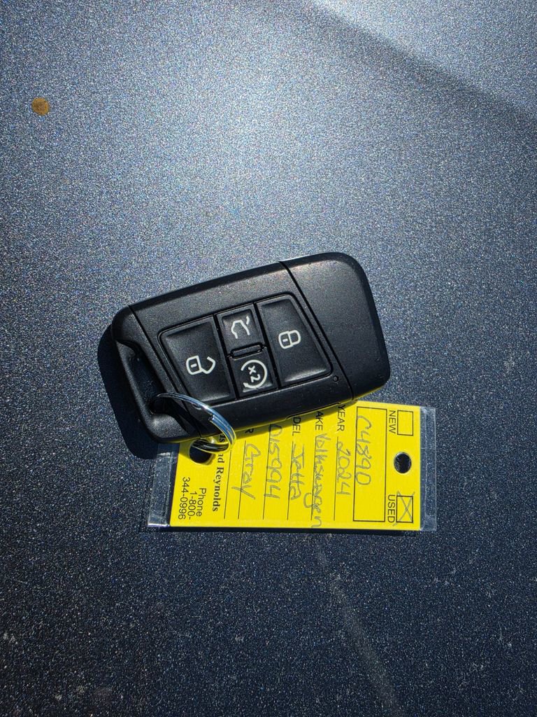 Used 2024 Volkswagen Jetta SE FWD image 10