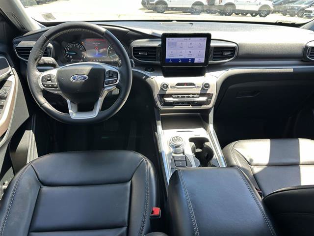 Used 2023 Ford Explorer XLT w/ Equipment Group 202A AWD/4WD image 13