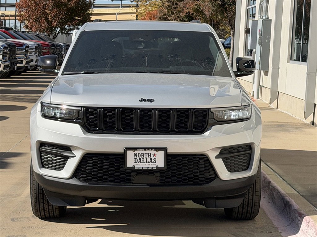 New 2025 Jeep Grand Cherokee Altitude image 3