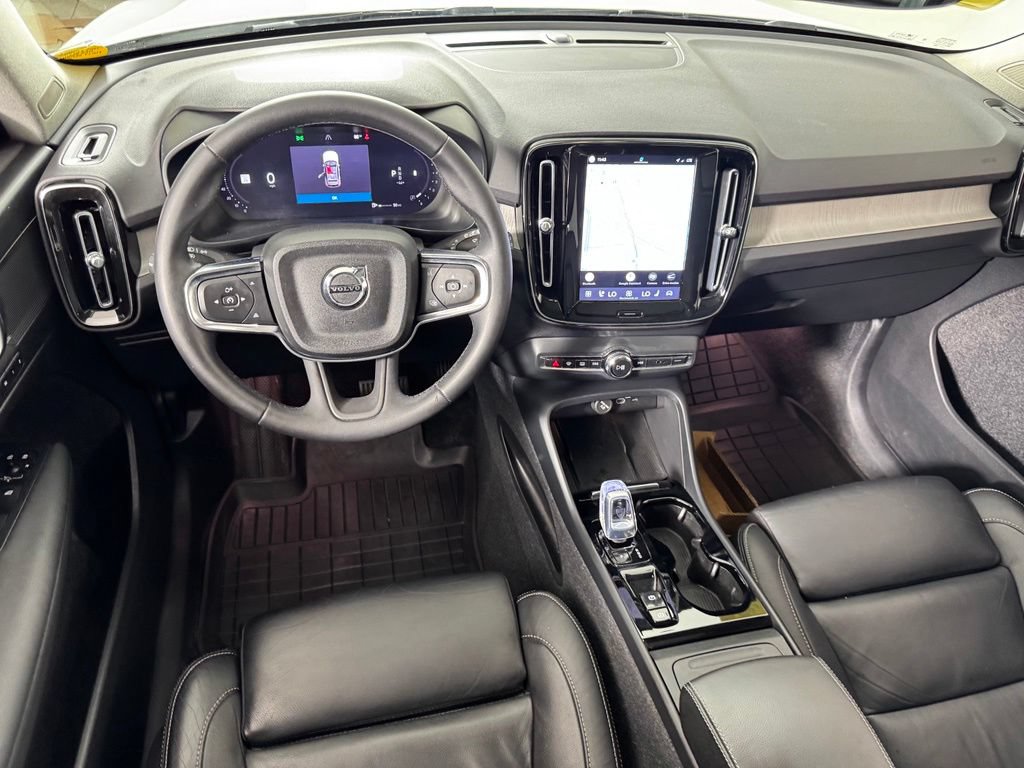 Certified 2023 Volvo XC40 B5 Plus w/ Driver Assist Package AWD/4WD image 15