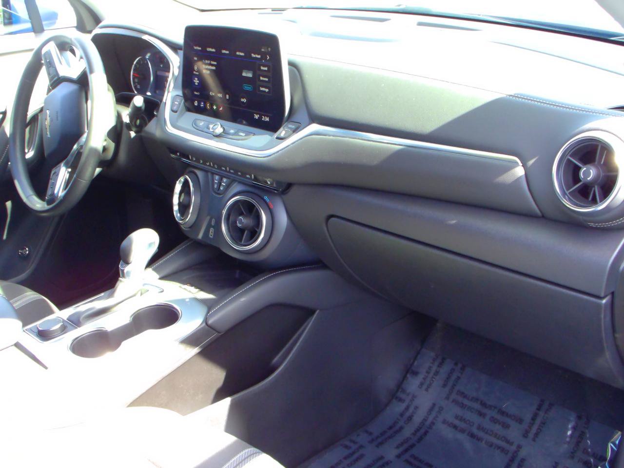 Used 2025 Chevrolet Blazer LT w/ Convenience Package FWD image 2