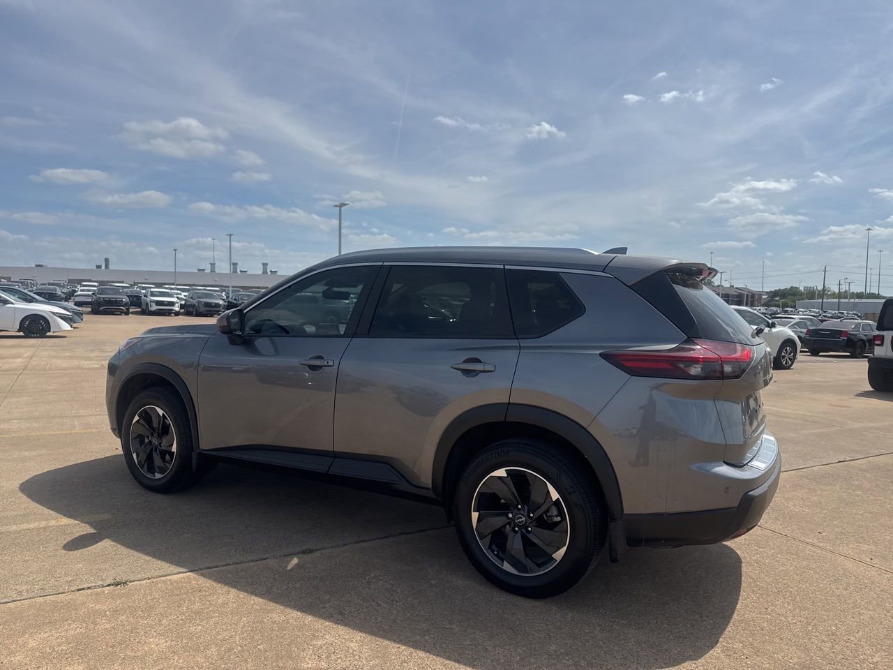 Used 2024 Nissan Rogue SV w/ SV Premium Package image 13