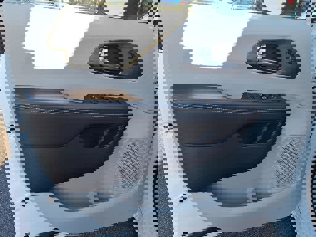 Used 2023 Chrysler Pacifica Touring-L image 13