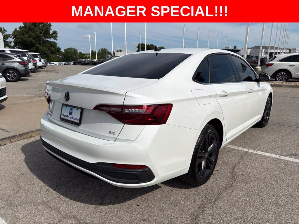 Used 2023 Volkswagen Jetta SE FWD image 3