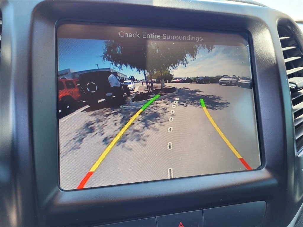 Used 2018 Jeep Cherokee Latitude Plus w/ Cold Weather Group image 20