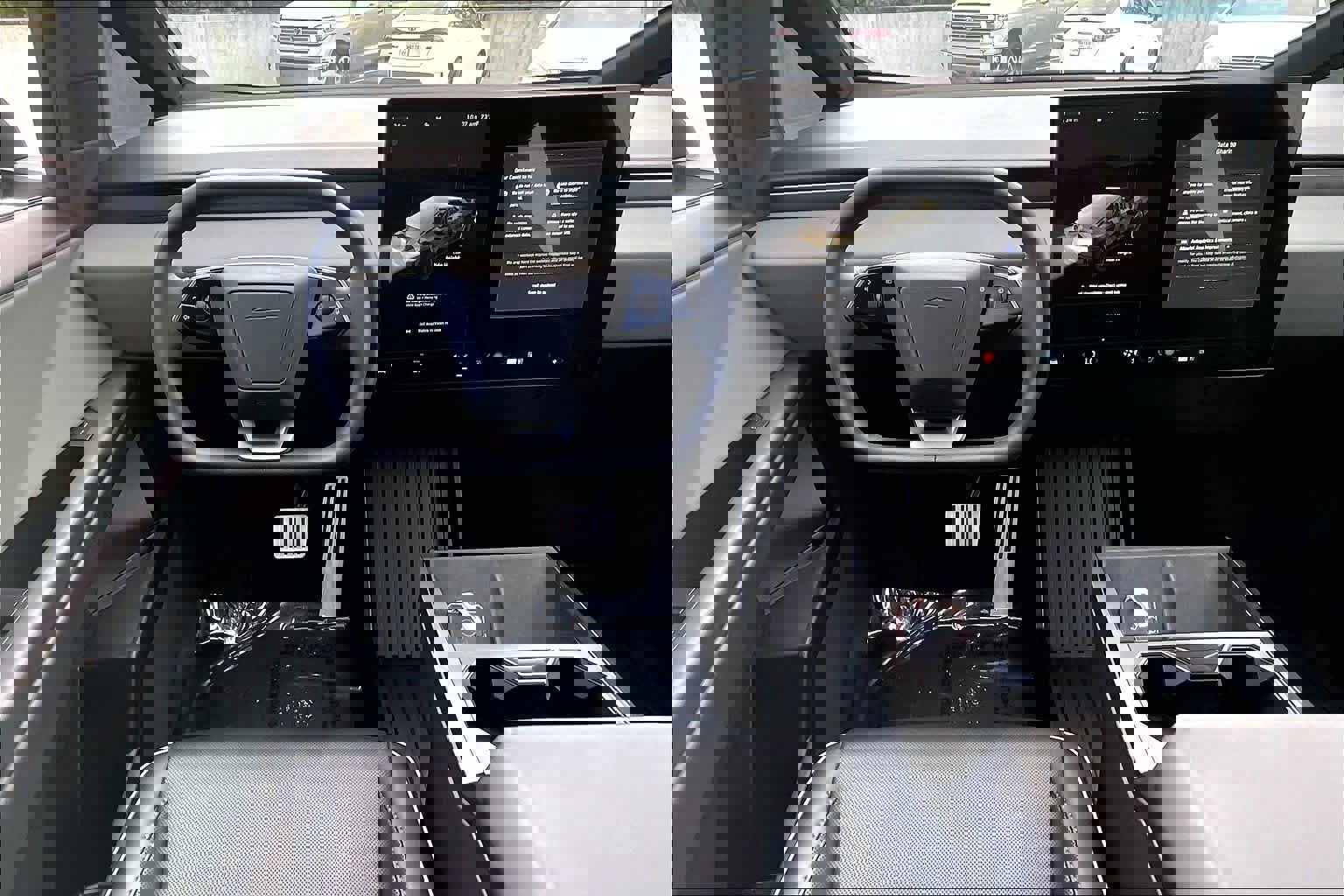 Used 2025 Tesla Cybertruck AWD Crew Cab image 5