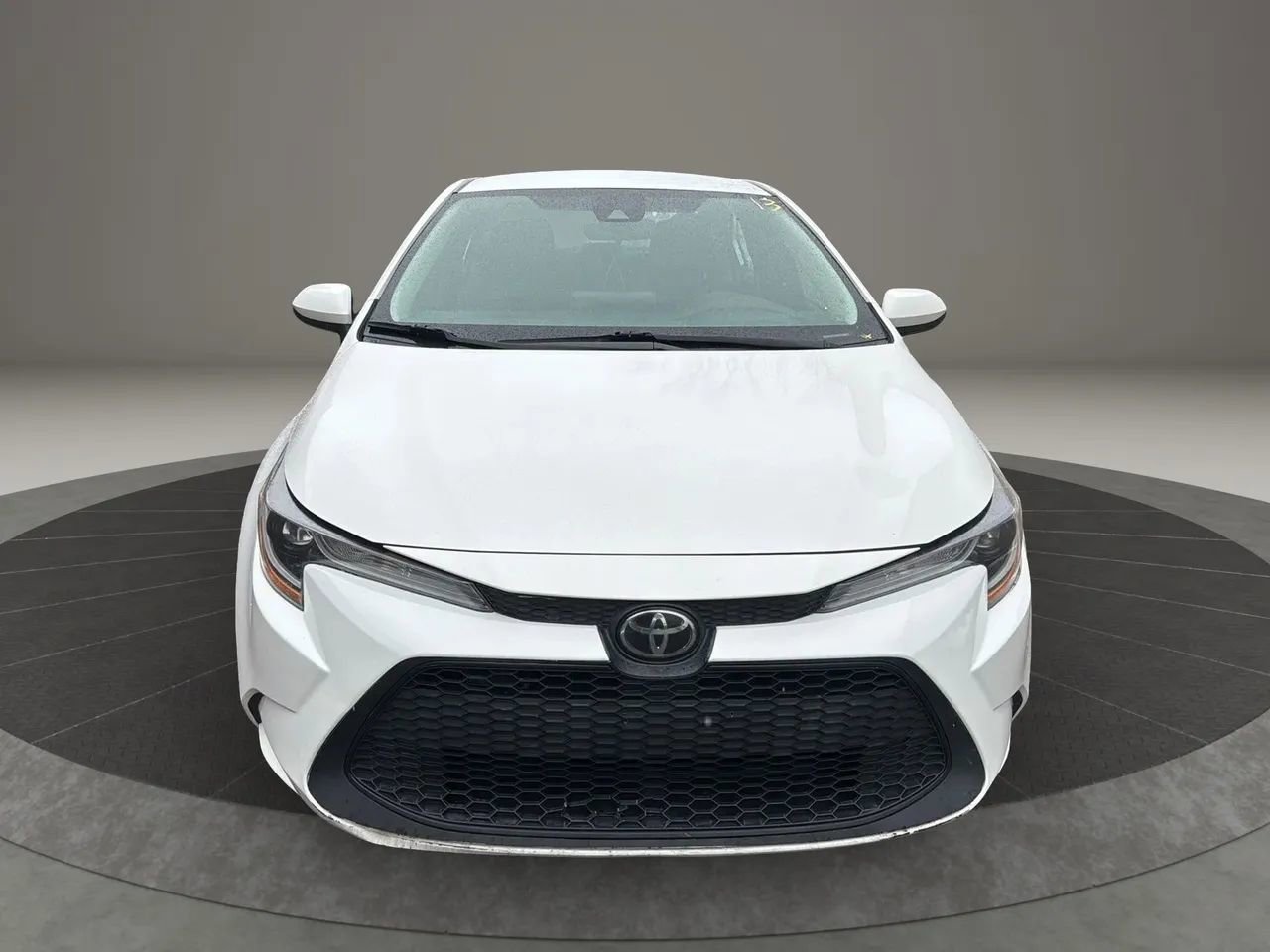 Used 2021 Toyota Corolla LE image 2