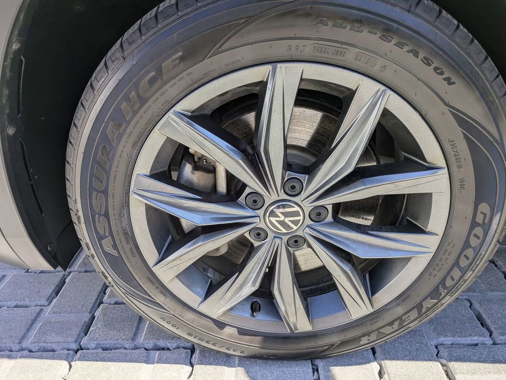 Used 2022 Volkswagen Tiguan SE AWD/4WD image 9