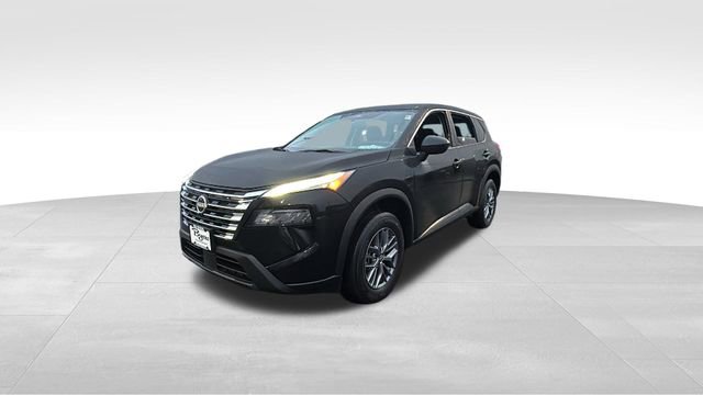 Used 2024 Nissan Rogue S image 2