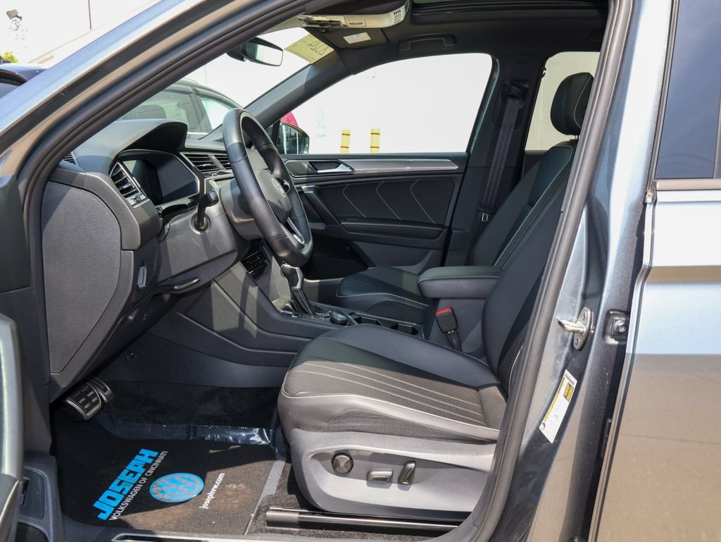 Certified 2024 Volkswagen Tiguan SE R-Line AWD/4WD image 12
